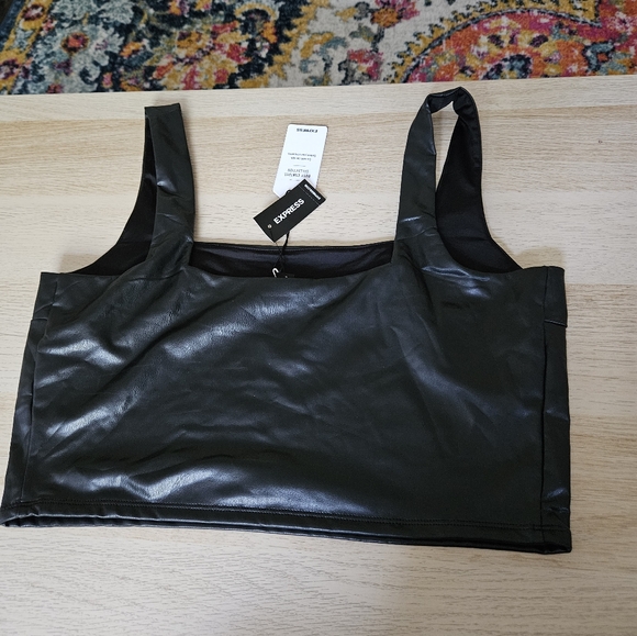 NWT Express Body contour collection top size L - Picture 2 of 5